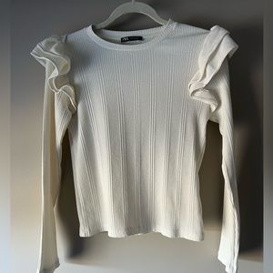 Ribbed top with flounced sleeves